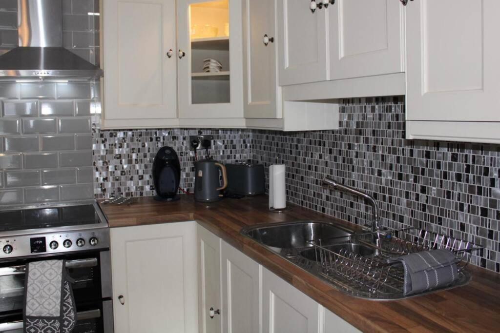 Boutique 2-Bed Town Centre Apartment Ballina  Zewnętrze zdjęcie